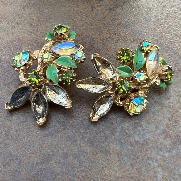 Vintage Jewelry - Vintage 1950s / 1960s Lime Aurora Borealis crystal leaf clip on earrings